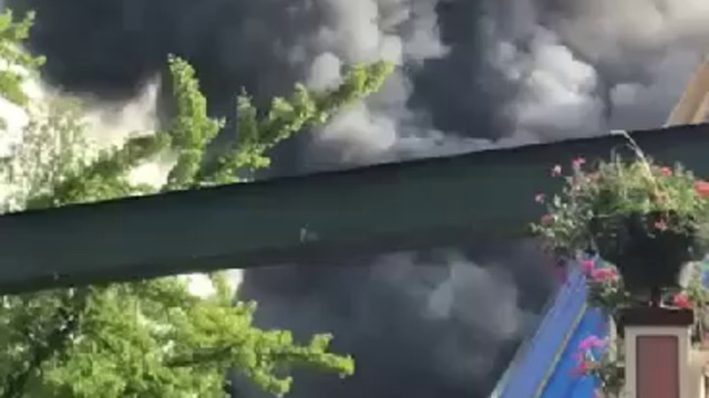 Пожар избухна близо до увеселителния Европа парк