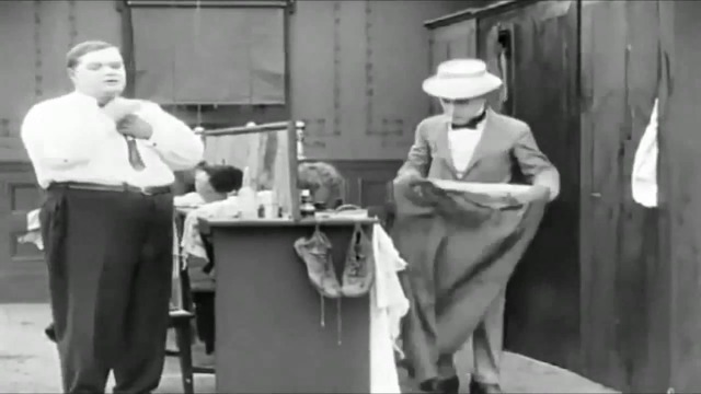 Charlie Chaplin - The Masquerader ( 1914 )